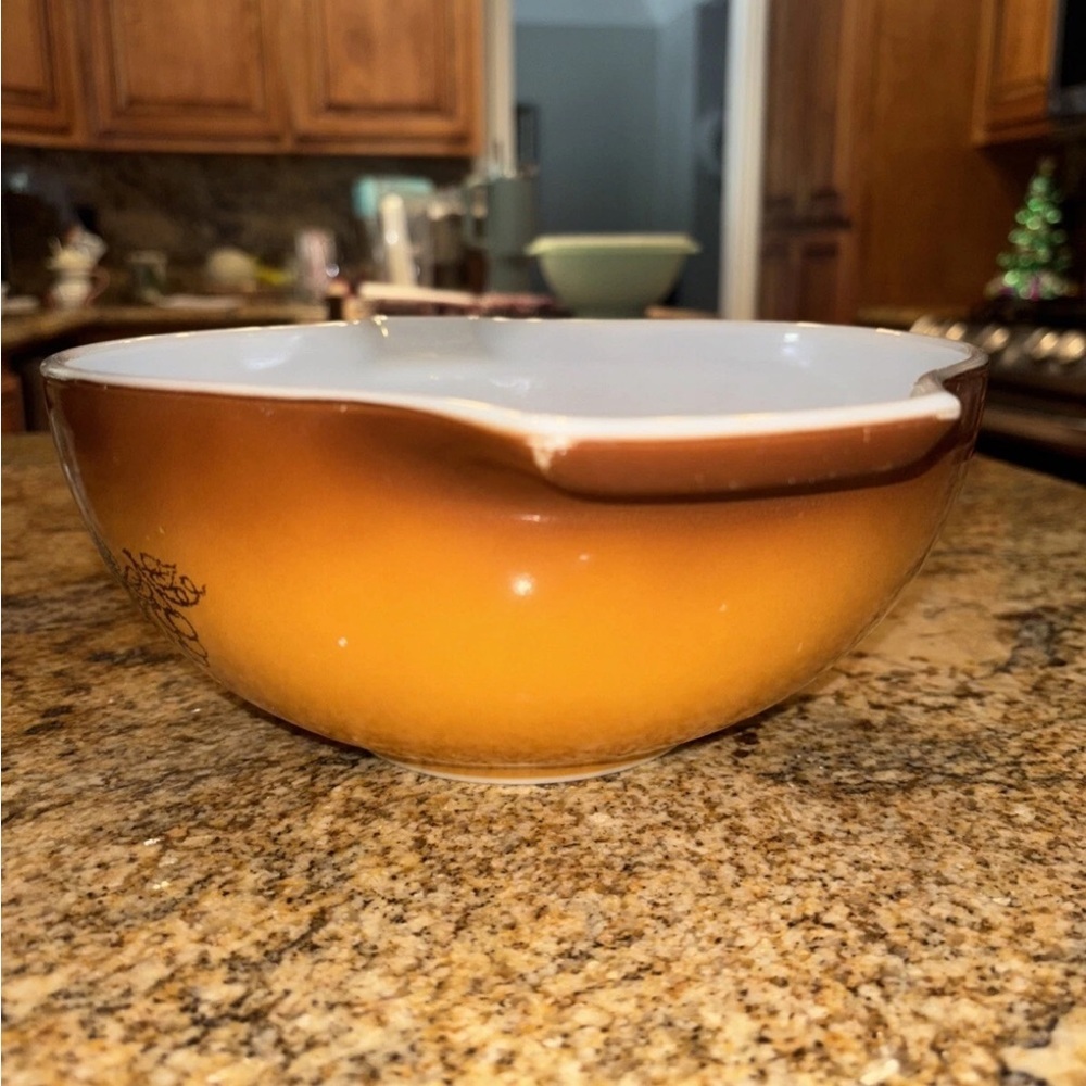 Vintage Pyrex Old Orchard 10" Cinderella Mixing Bowl 2 1/2 Quart 443 - Picture 3 of 8